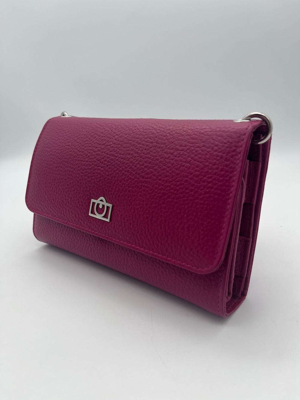 Magenta Travel Livia